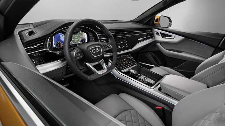 SUV Audi Q8 interieur